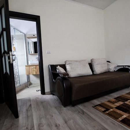 Flori'S Apartment Brasov Exterior photo